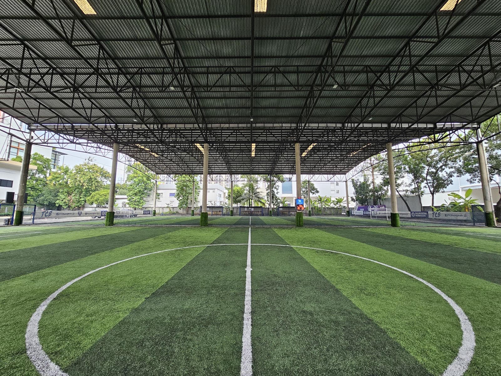 Soccer Pro & B Pro Charoen Rat - Sathon photo 2